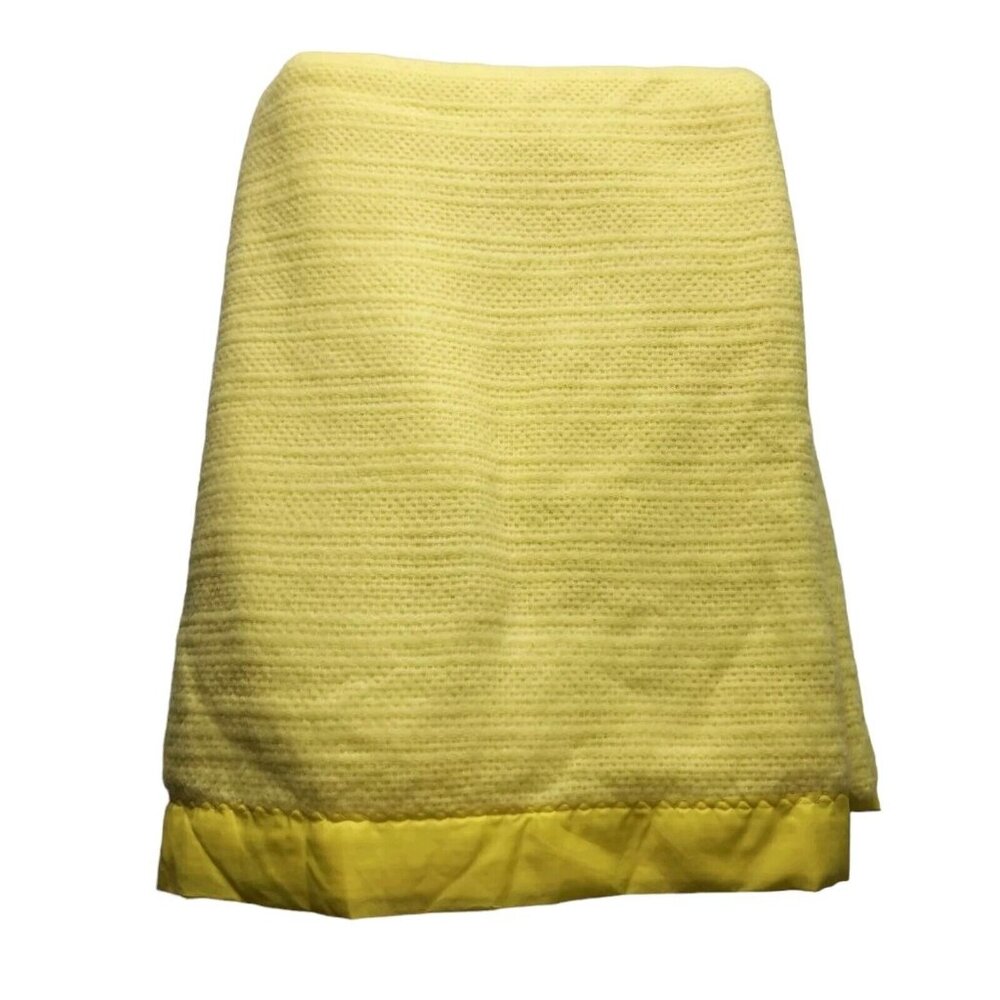 Vintage Bight Yellow Waffle Weave Satin Trim Blanket 68x92 Twin Long